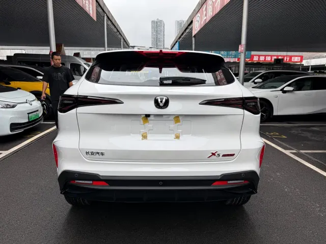 Changan X5 Plus — Фото автомобиля 14