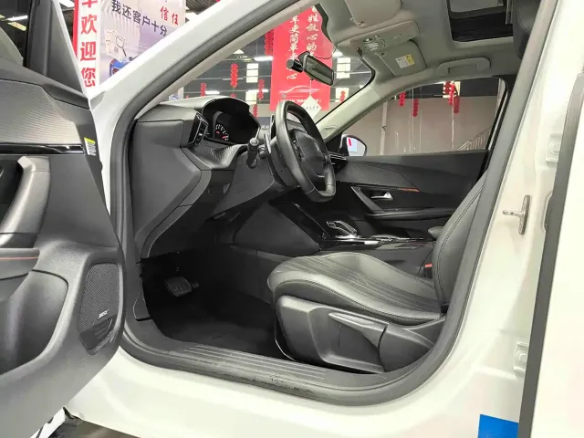 Peugeot 2008 — Фото автомобиля 7