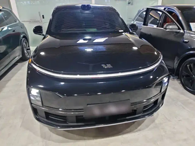 Li Auto L8 — Фото автомобиля 2