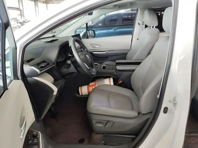 Toyota Toyota Sienna 2023 2.5L Hybrid Luxury Edition — Фото автомобиля 14