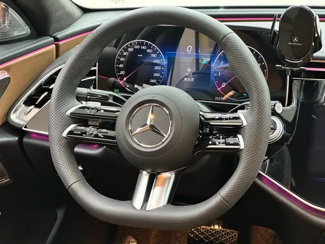 Mercedes-Benz E-Class — Фото автомобиля 23