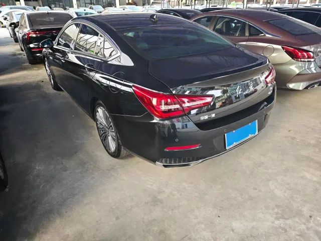 Hongqi H5 — Фото автомобиля 13