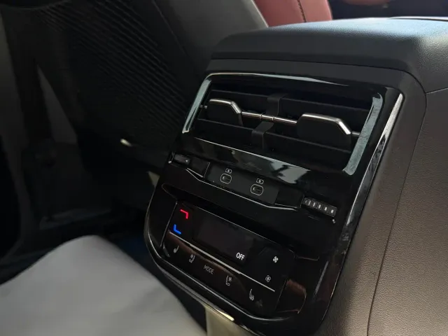 Audi Q6 — Фото автомобиля 11