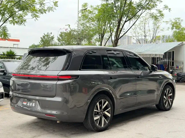 Li Auto L8 — Фото автомобиля 13