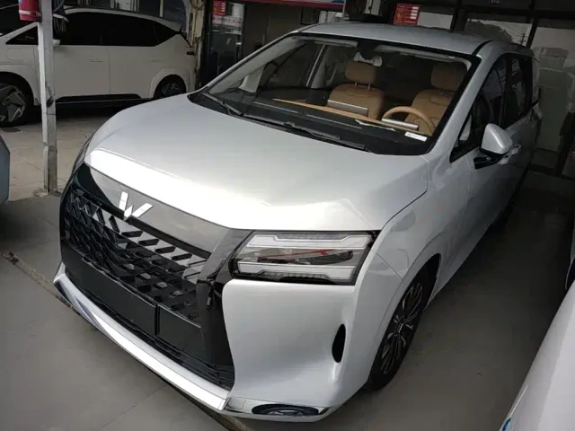 Фотография автомобиля — Wuling Starlight 730