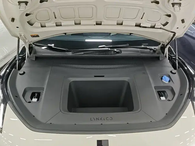 Lynk & Co Z20 — Фото автомобиля 19