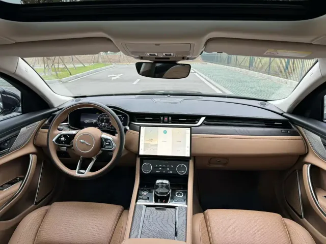 Jaguar XFL — Фото автомобиля 5