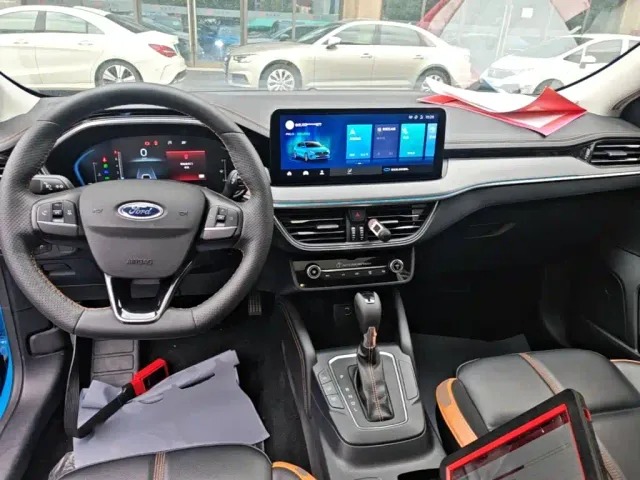 Ford Focus — Фото автомобиля 9