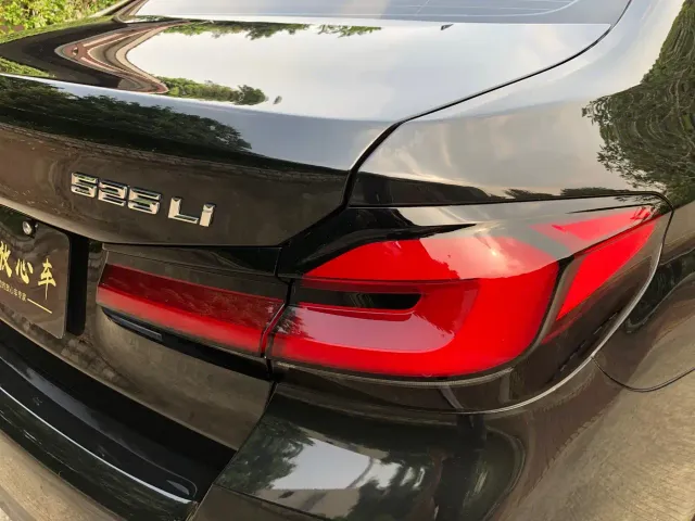 BMW 5 Series — Фото автомобиля 24