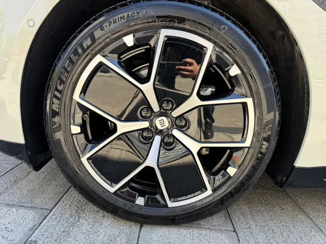 Xiaomi SU7 — Фото автомобиля 15