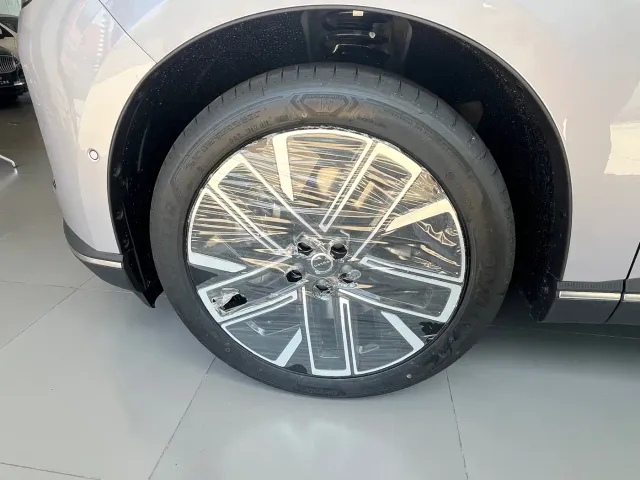 Volvo XC70 Plug-in Hybrid — Фото автомобиля 14