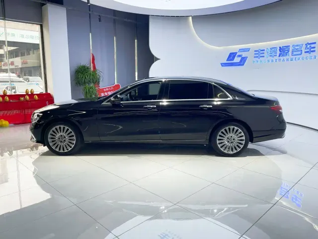 Mercedes-Benz E-Class — Фото автомобиля 3