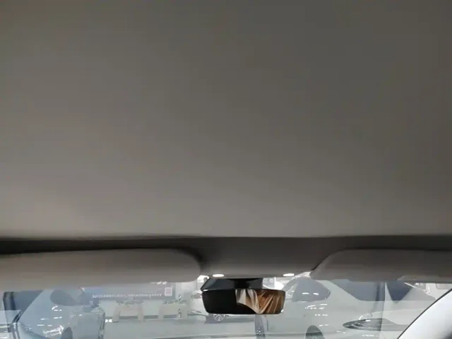 Tesla Model 3 — Фото автомобиля 17