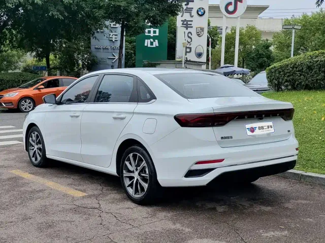 Geely Emgrand — Фото автомобиля 4
