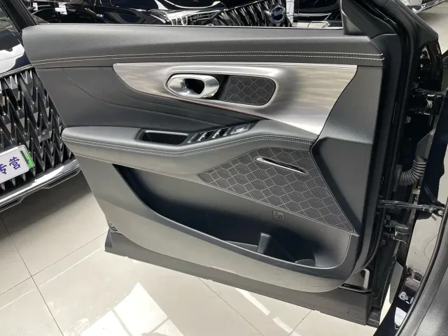GAC Trumpchi GS8 — Фото автомобиля 11