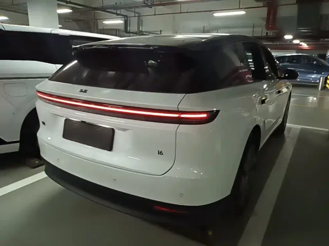 Li Auto i6 — Фото автомобиля 6