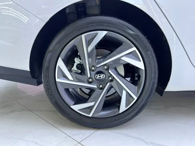 Hyundai Elantra — Фото автомобиля 20