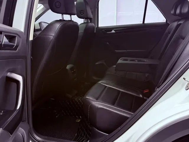 Volkswagen T-Roc — Фото автомобиля 15