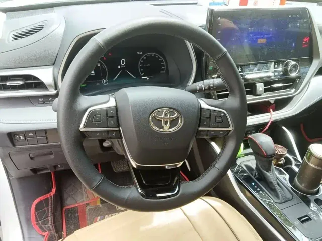 Toyota Highlander — Фото автомобиля 2