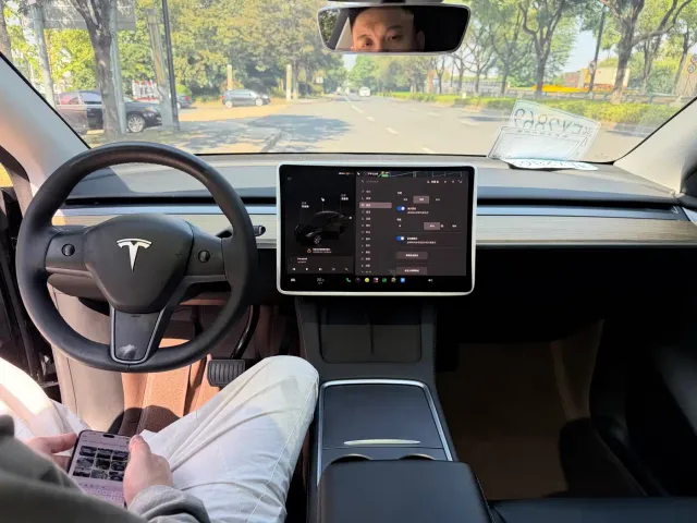 Tesla Model Y — Фото автомобиля 14