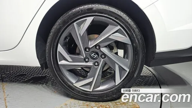 Hyundai Avante CN7 — Фото автомобиля 21