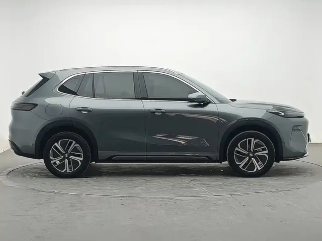 Geely Galaxy Starship 7 EM-i — Фото автомобиля 3