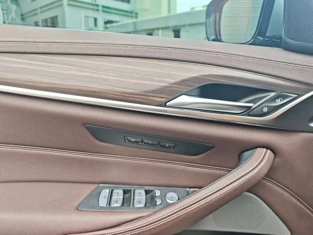 BMW 5 Series — Фото автомобиля 7