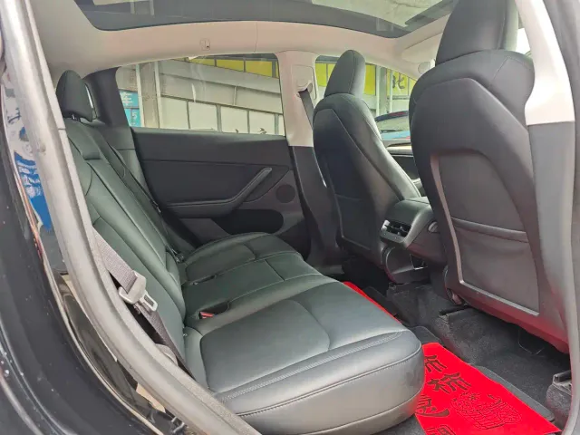 Tesla Model Y — Фото автомобиля 9