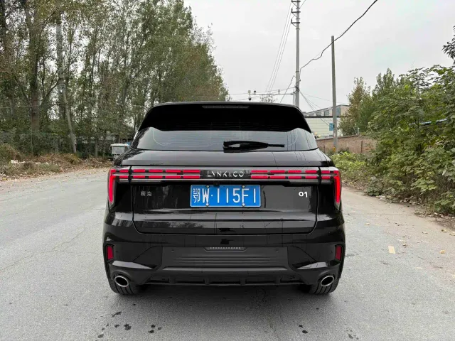 Lynk & Co 01 — Фото автомобиля 5