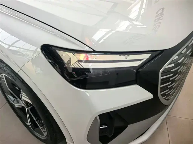 Audi Q4 e-tron — Фото автомобиля 4