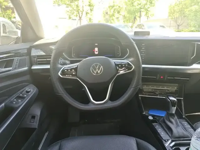 Volkswagen Passat — Фото автомобиля 2