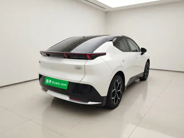 Lynk & Co Z20 — Фото автомобиля 6