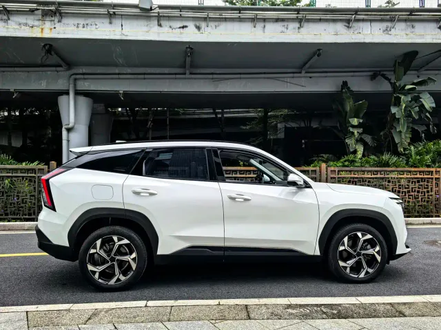 Geely Boyue L — Фото автомобиля 10