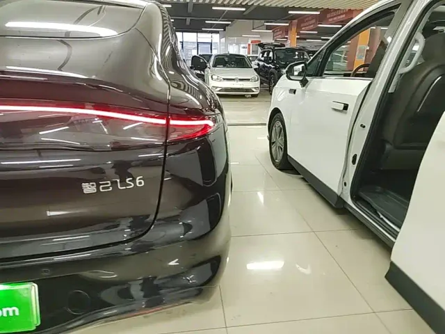 IM Motors LS6 — Фото автомобиля 7
