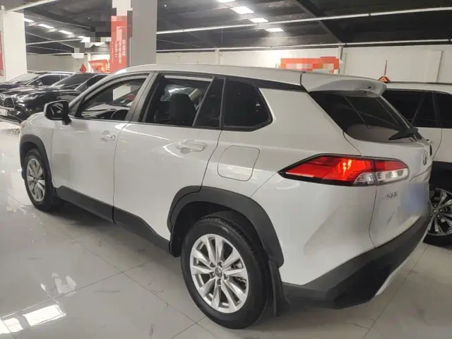 Toyota Corolla Cross — Фото автомобиля 4