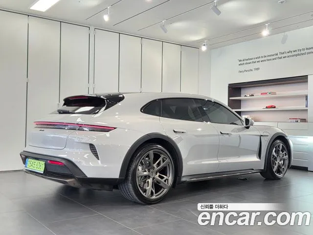 Porsche Taycan — Фото автомобиля 2