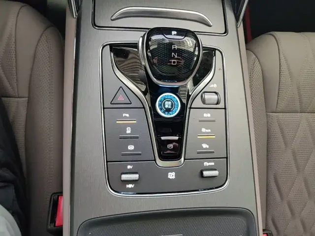 BYD Tang — Фото автомобиля 13