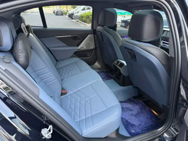 BMW i5 — Фото автомобиля 13