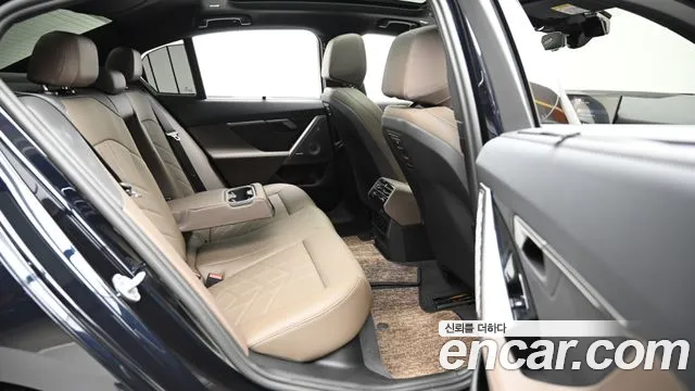 BMW i5 G60 — Фото автомобиля 12