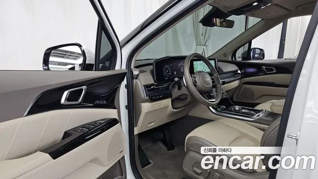 Kia Carnival Generation 4 — Фото автомобиля 10