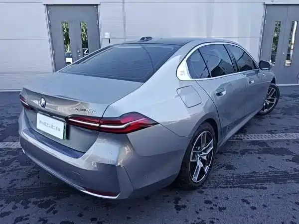 BMW i5 — Фото автомобиля 3