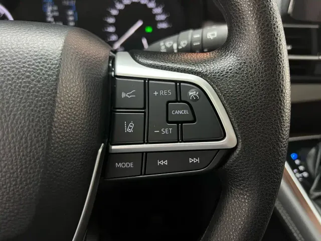 Toyota Sienna — Фото автомобиля 24