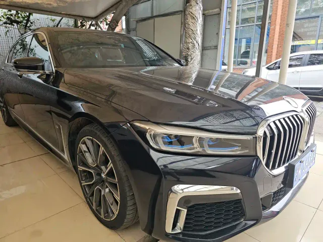 BMW 7 Series — Фото автомобиля 3