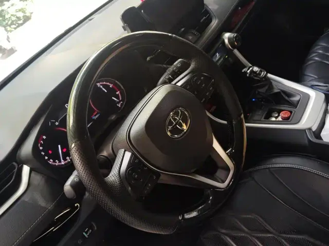 Toyota RAV4 — Фото автомобиля 15