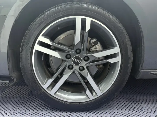 Audi A4L — Фото автомобиля 5