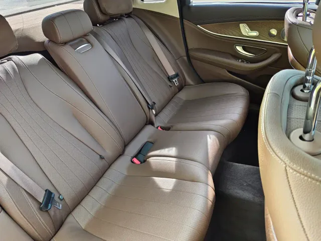 Mercedes-Benz E-Class — Фото автомобиля 12