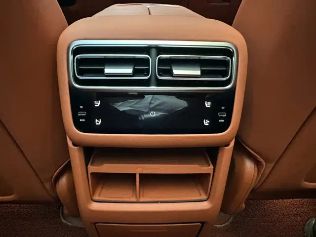 Li Auto L6 — Фото автомобиля 16
