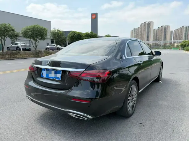 Mercedes-Benz E-Class — Фото автомобиля 3