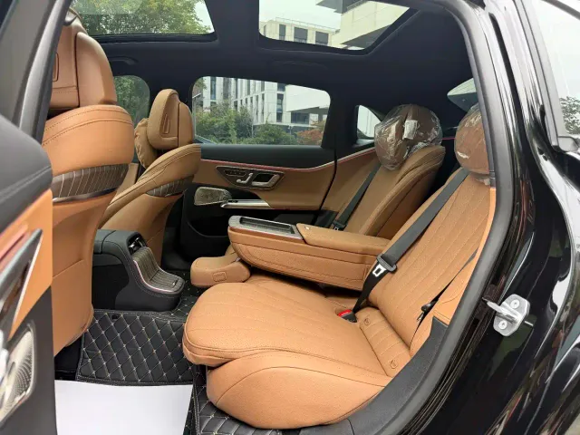 Mercedes-Benz E-Class — Фото автомобиля 5