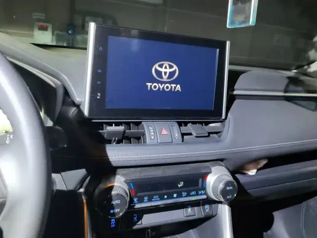 Toyota RAV4 — Фото автомобиля 13